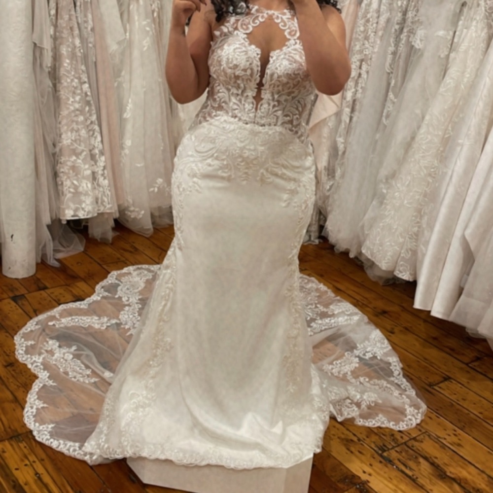 Brand new with tags Essence of Australia wedding dress size 12